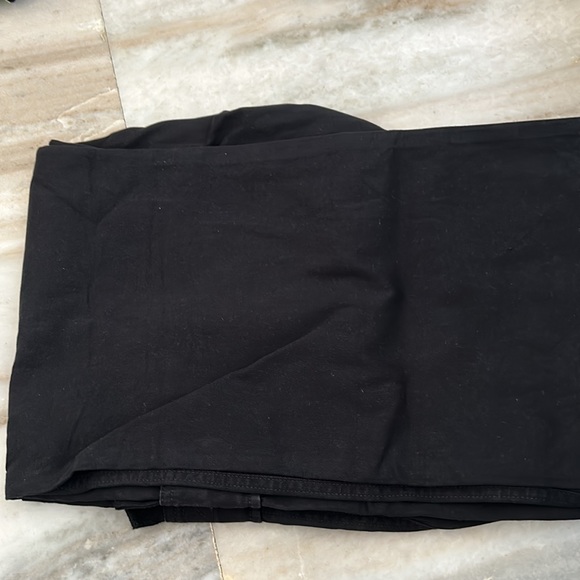 This is a dickies cargo pant 38 waist and it is black colour - Picture 2 of 4